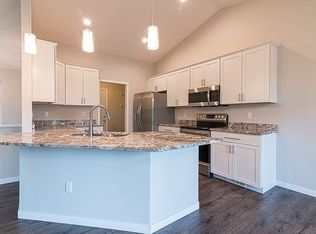 108 Iowa St, Center Point, IA 52213