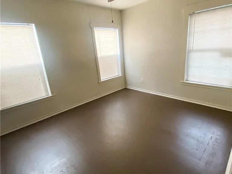 704 Churchill Dr — Photo 6