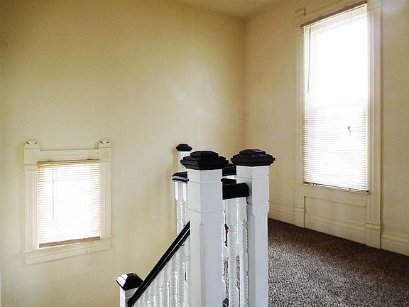 4th image of 502 W Main St
