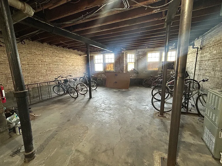 2046 N Albany Ave #2W — Photo 10