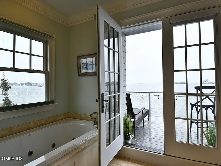 50 Shorefront Park — Photo 45