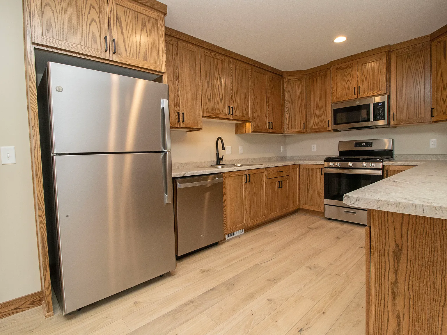 2 bed, 1100 sqft, $1,795 — Photo 2