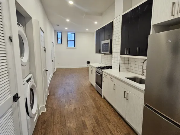 73 Court House Place image 2 of 7