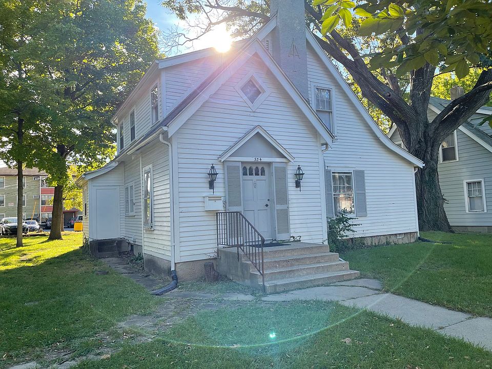 2nd image of 534 Hayes St