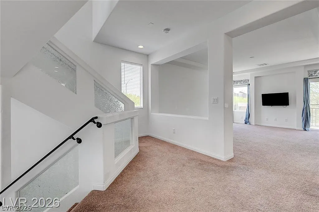 5 bed, 3.5 bath, 3005 sqft, $2,800 — Photo 4