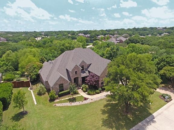 2nd image of 2800 Twin Coves Dr