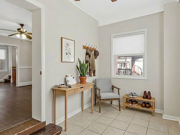 2nd image of 1264 Penn St NE