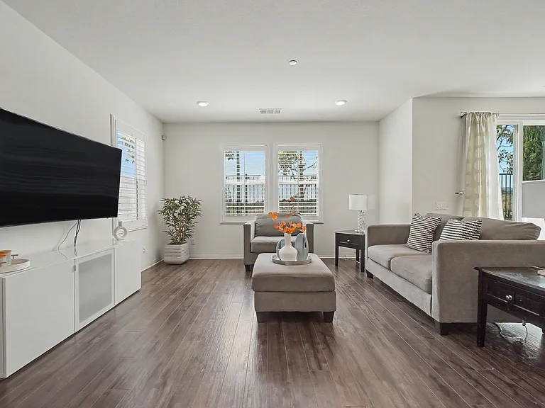 821 Parisa Pl — Photo 17