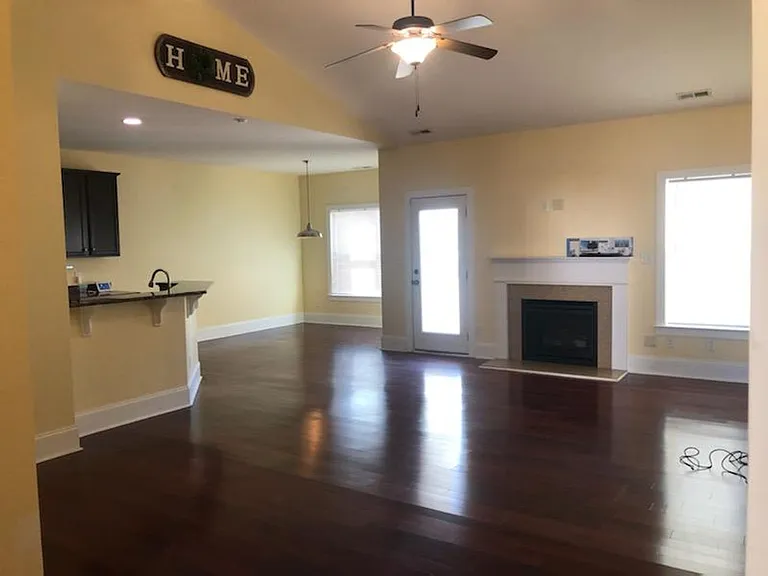 142 Candlewood Dr — Photo 2