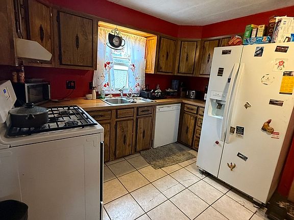 5th image of 227 Blackthorn Rd