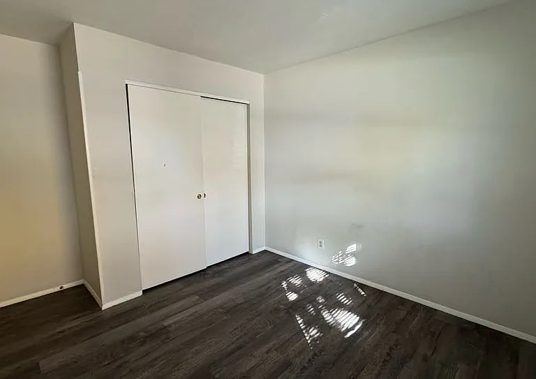 1615 Central Pkwy — Photo 10