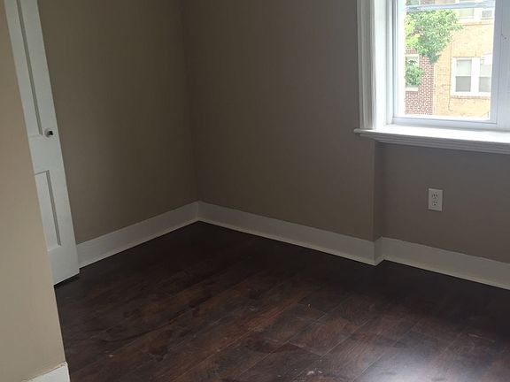 5th image of 912 E Stafford St