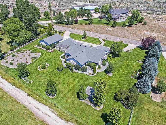 3rd image of 217 Laura Springs Cir