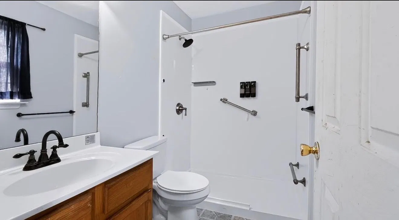 4 bed, 2.5 bath, 1865 sqft, $2,300 — Photo 4