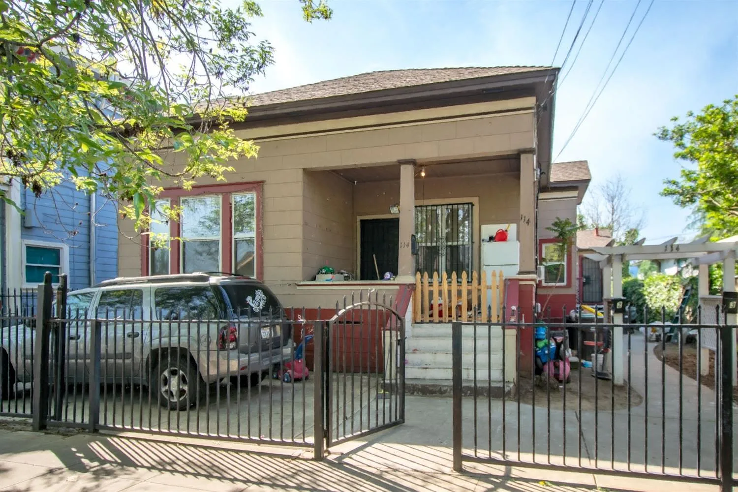 114 W Flora St photo 1
