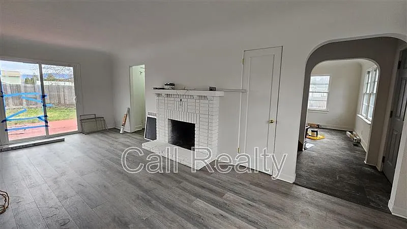 3 bed, 1.5 bath, 2000 sqft, $2,145 — Photo 3