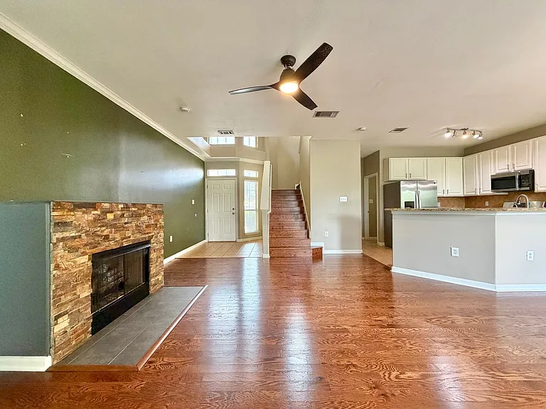 3300 Forest Creek Dr — Photo 5