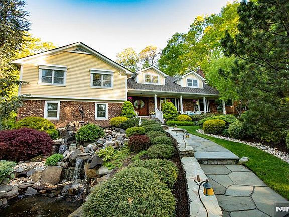 2nd image of 72 Stony Brook Rd