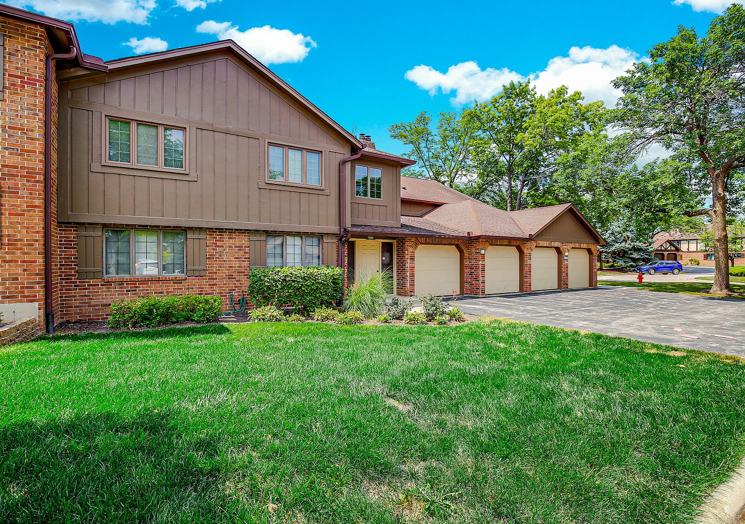 13310 S Country Club Ct APT 2B