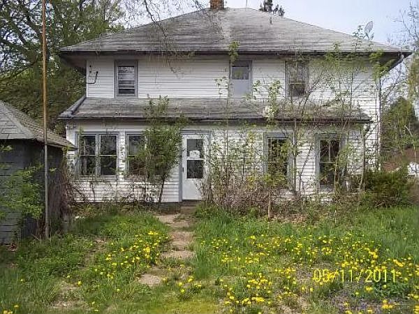 2nd image of 48 E Currier Rd