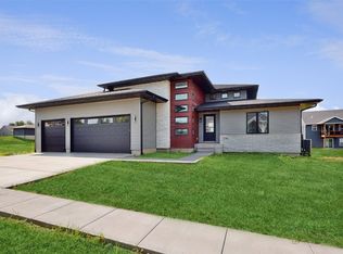 1740 Parkland Dr, Ely, IA 52227