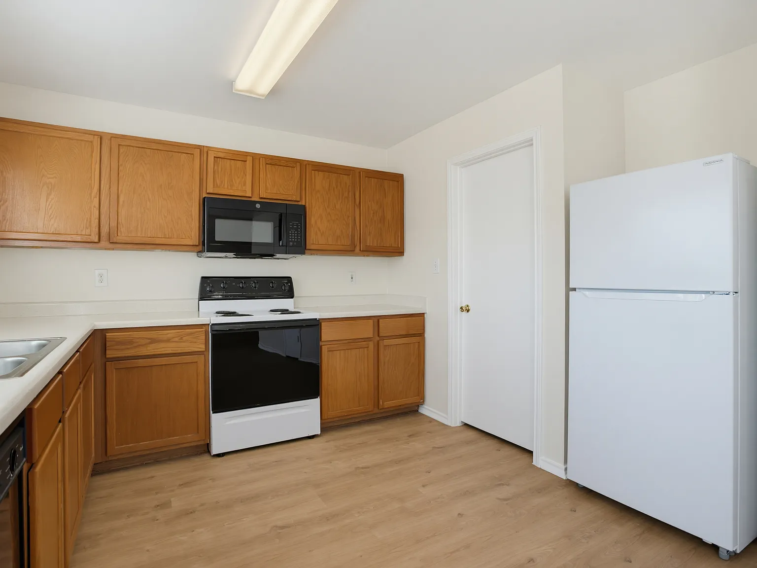3 bed, 2.5 bath, 2021 sqft, $1,575 — Photo 3