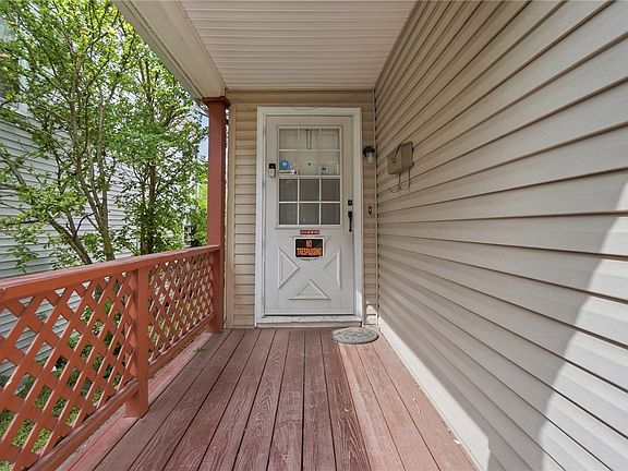 3rd image of 823 Wyoming St