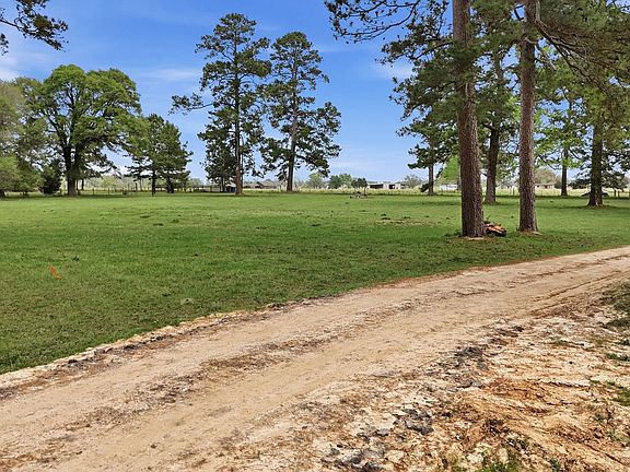 4th image of 882 Four Notch Rd