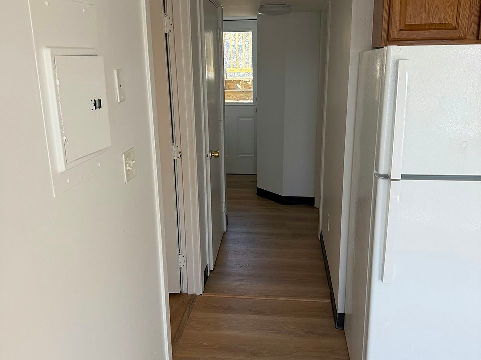 Hallway from kitchen to bedroom/bathroom