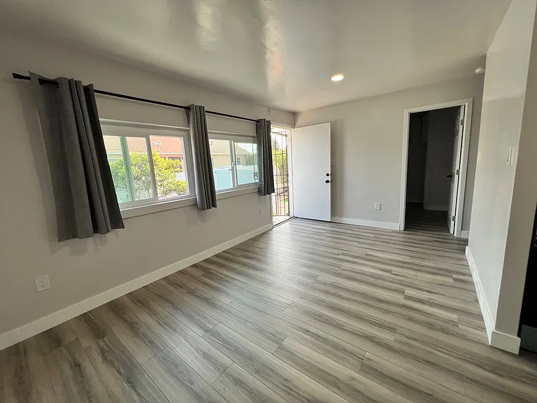 929 Georgia St #929 — Photo 4