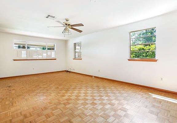 5th image of 144 Linda Ct