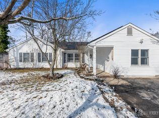 8 Tanglewood Dr, Barnegat, NJ 08005