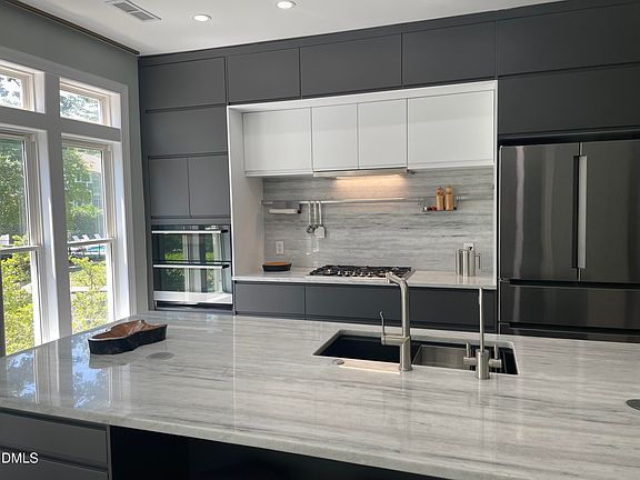 3rd image of 1130 Parkridge Ln #102