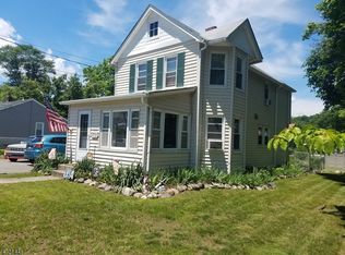 32 Hamilton St, Bloomingdale, NJ 07403