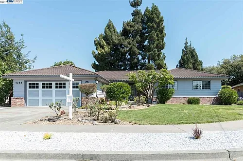 4388 Nagle Way Photo 1