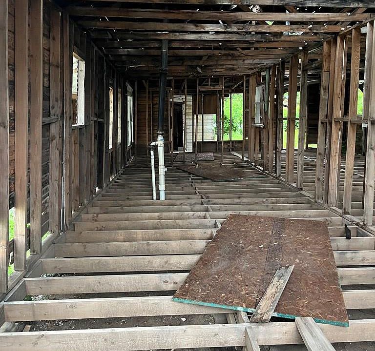 2nd image of 71 E 13th St