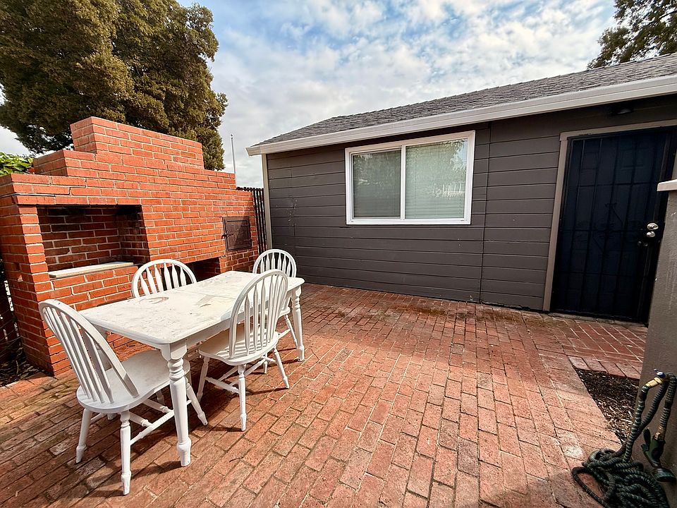 Patio and entrance to the bungalow