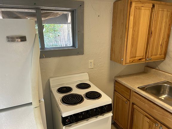 2nd image of 975-5 15th St
