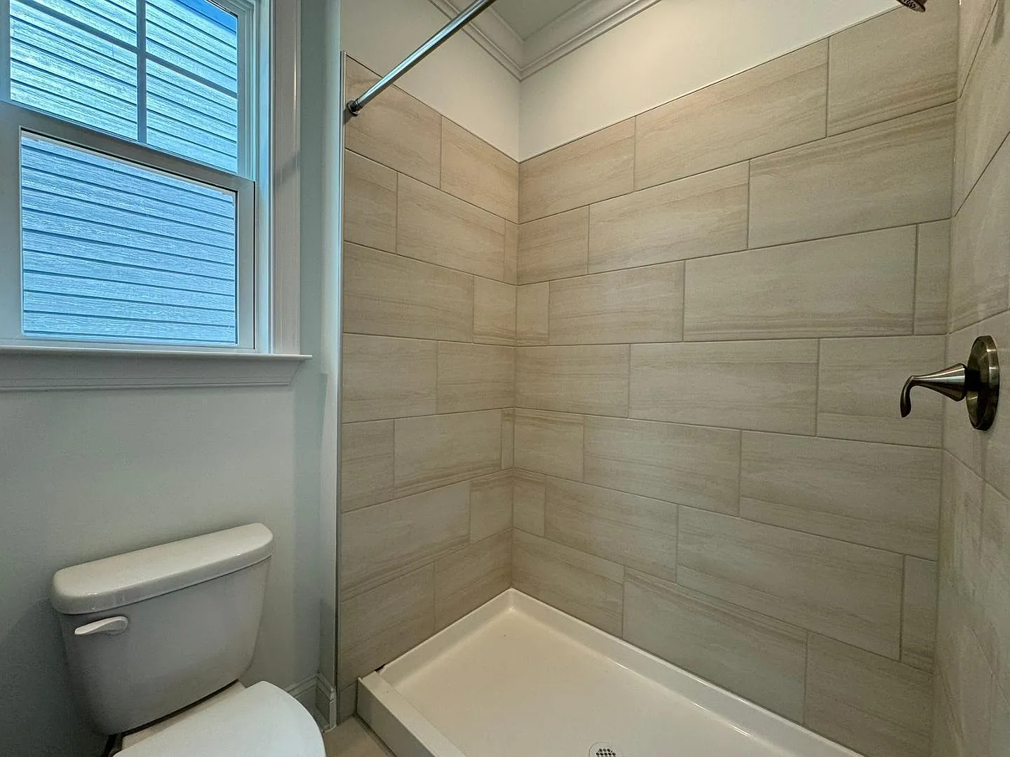 4 bed, 3.0 bath, 2300 sqft, $2,450 — Photo 3