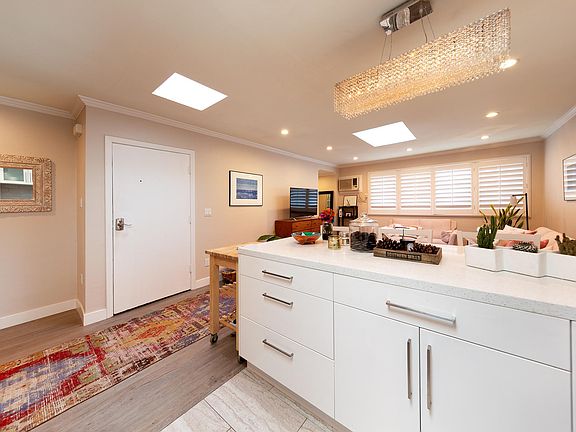 5th image of 938 Palm Ave #208