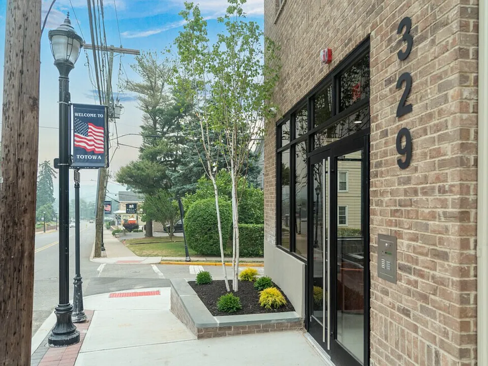327 Totowa Rd #401