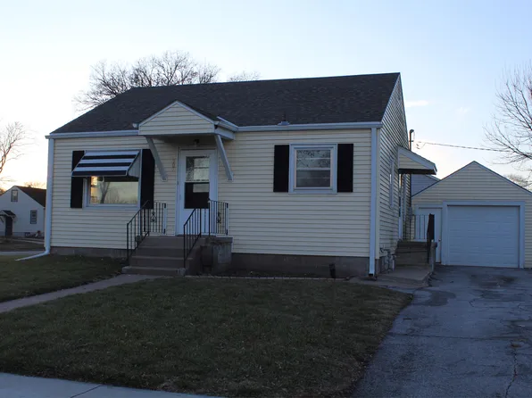 907 N Grant St, Fremont, NE 68025