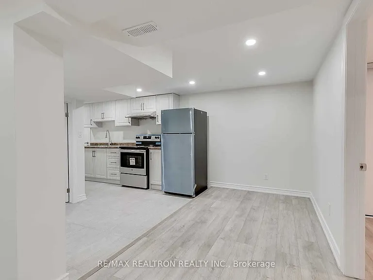 27 Highland Park Blvd — Photo 11