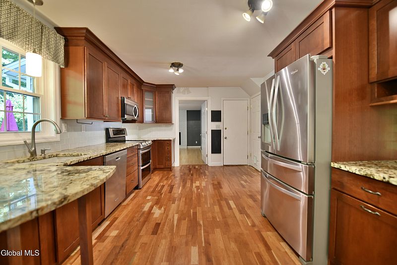 2nd image of 4 Putnam Lane