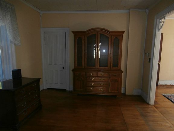 4th image of 808 Elizabeth St