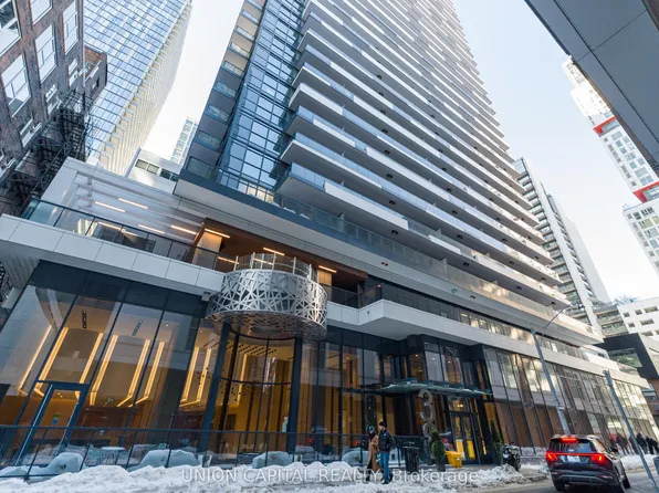 38 Widmer St #4502, Toronto, ON M5V 1X1