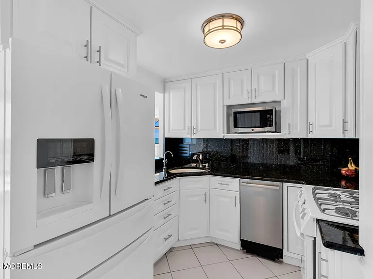55 Ocean Ave #3L — Photo 17