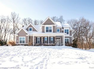9522 Chalfonte Dr, Brighton, MI