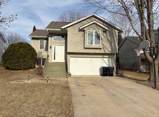1725 Park Ridge Dr, Coralville, IA 52241
