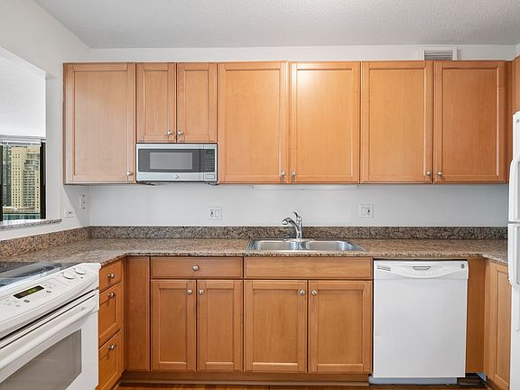 5th image of 400 N La Salle St #2101